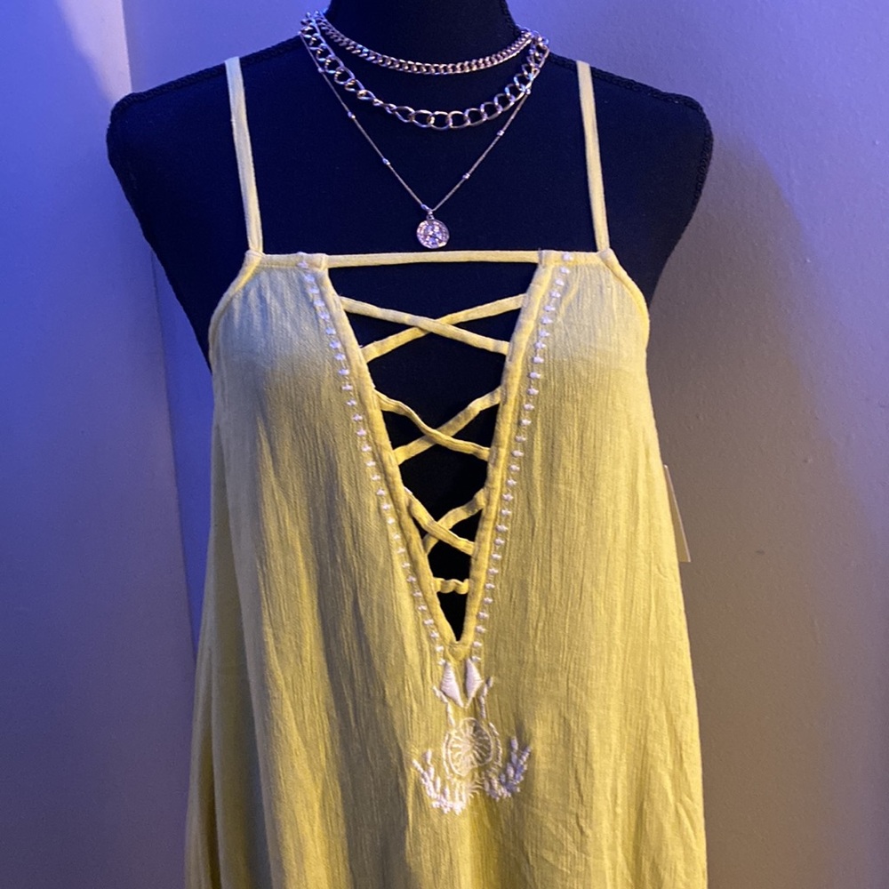 Embroidered Maxi Cover up🌻🌼 - Picture 2 of 4